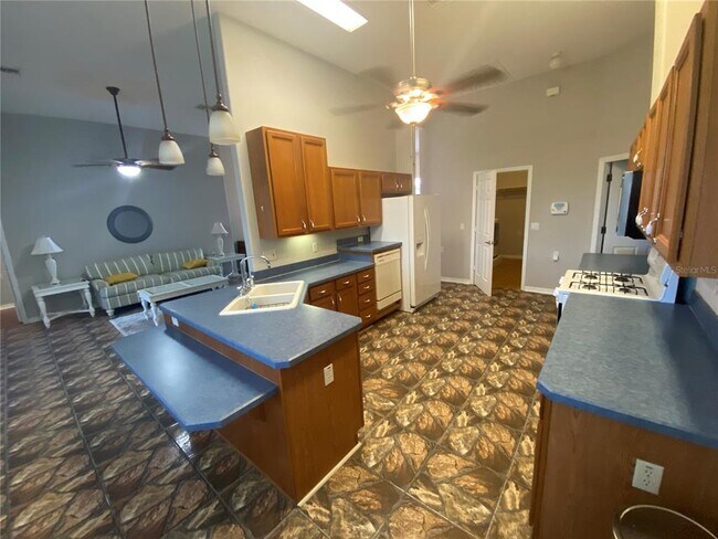 Foto del edificio - 5141 Aurora Dr