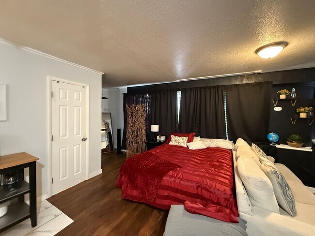 Foto del edificio - MOVE-IN READY Cozy Studio on South Broadway!!