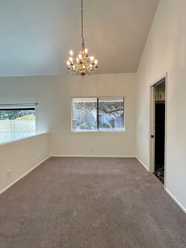 Foto del edificio - 1001 Creekside Way