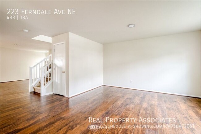 Foto del edificio - 223 Ferndale Ave NE