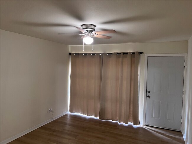 Foto del edificio - 4222 Botany Ln