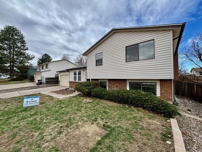 Building Photo - 2567 S Dillon St