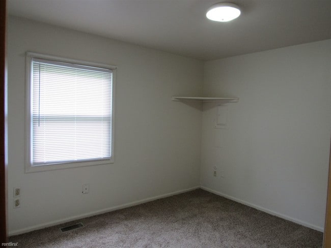 Building Photo - 2 br, 1 bath House - 2872 S Sandstone Rd