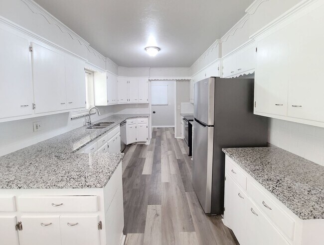 Foto del edificio - Fantastic Remodel in NW OKC