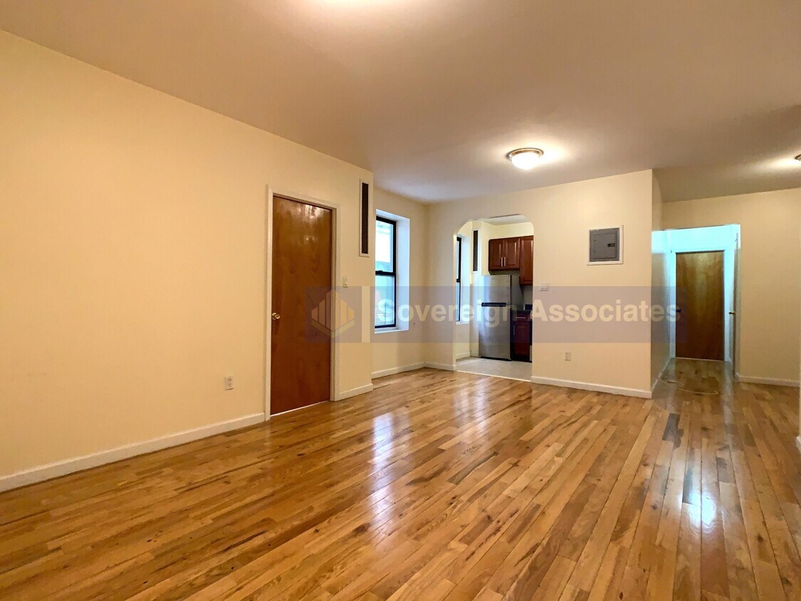 Primary Photo - 975 Walton Avenue