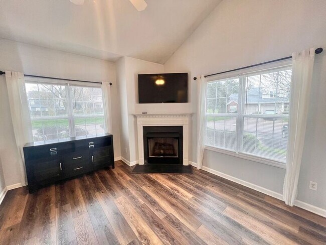 Foto del edificio - 2808 Andover Glen Rd