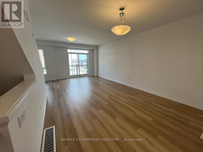 Building Photo - 4040-4040 Mountain St