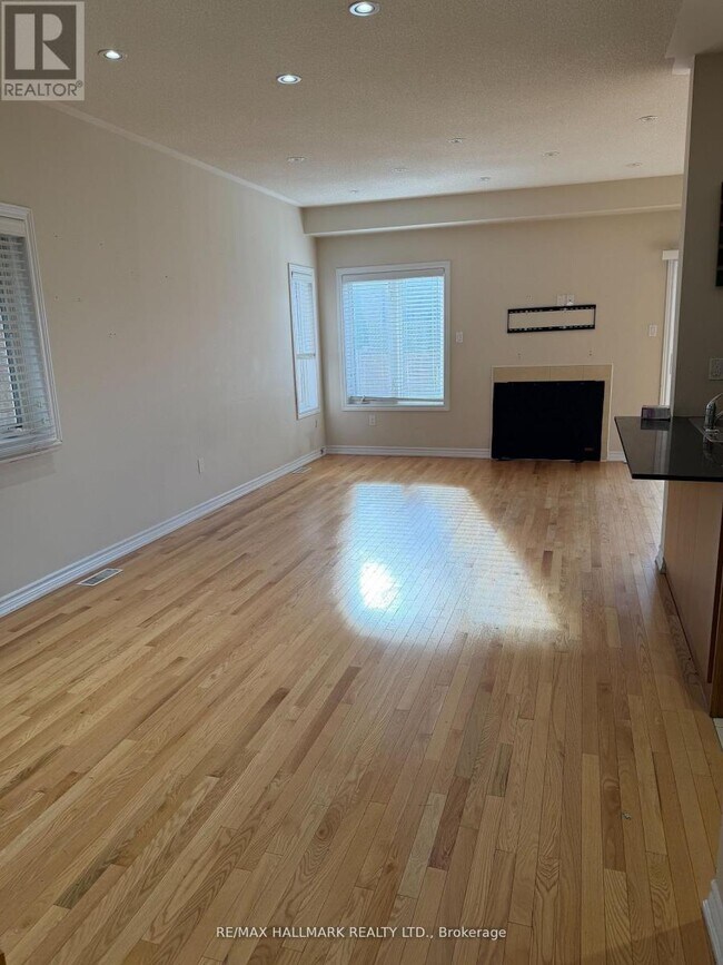 Photo du bâtiment - 74 Lloyd Cres