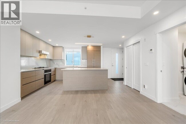 Building Photo - 10333 River Dr