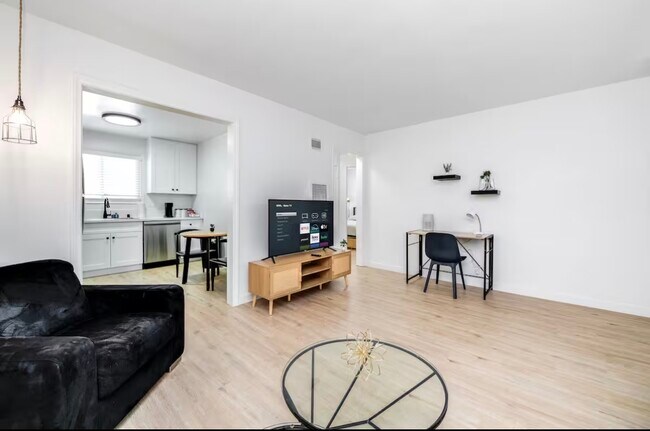 Foto del edificio - 4685 Orion Ave