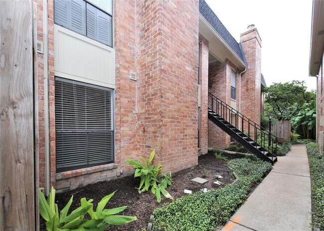 Building Photo - 1601 South Shepherd-
