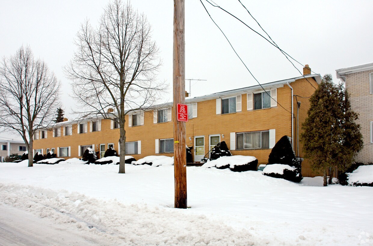 Foto del edificio - 582 Treeside Dr