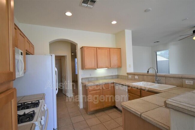 Building Photo - 26 W Mill Reef Dr