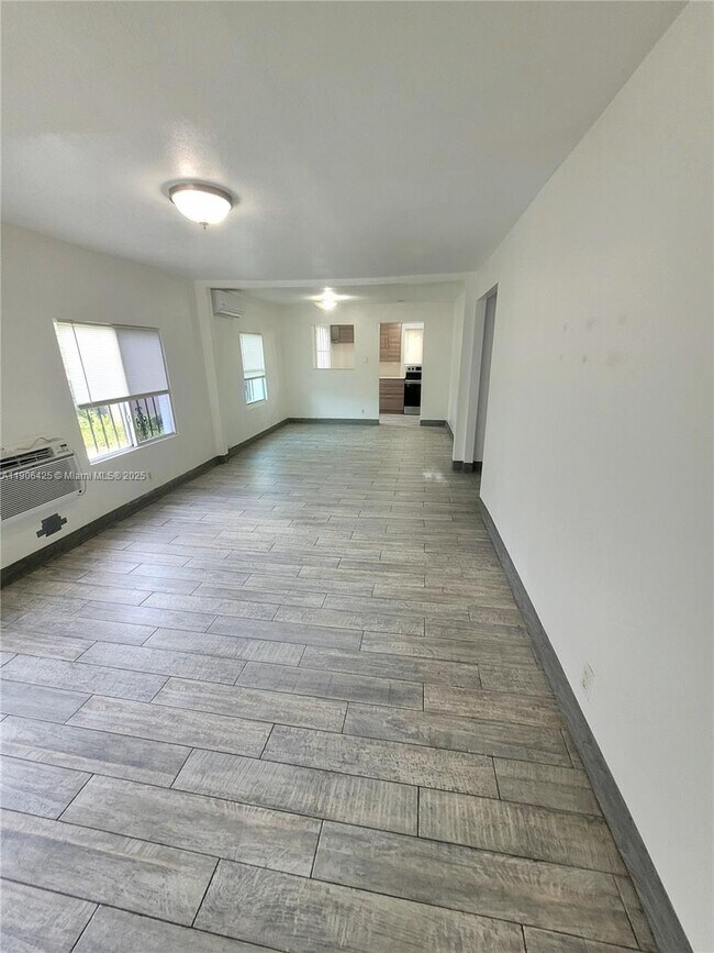 Foto del edificio - 5720 NE Miami Pl