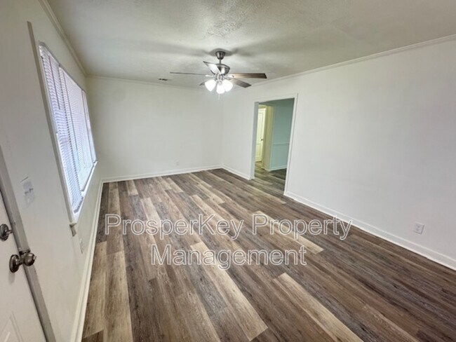 Foto del edificio - 5710 August Ave