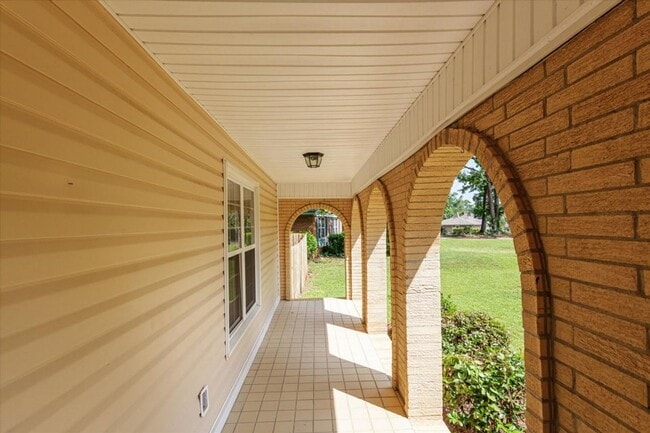 Building Photo - 175 Creekview Cir