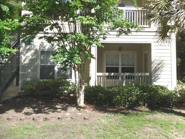Foto del edificio - Three Bedroom Updated First Floor Condo at The Legends