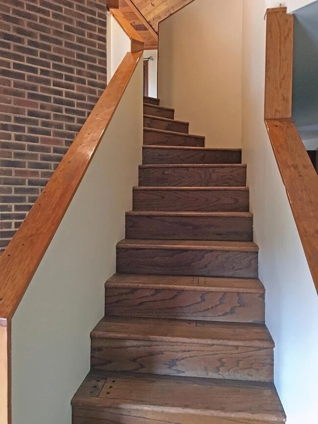 Stairwell - 985 Brattle Ln