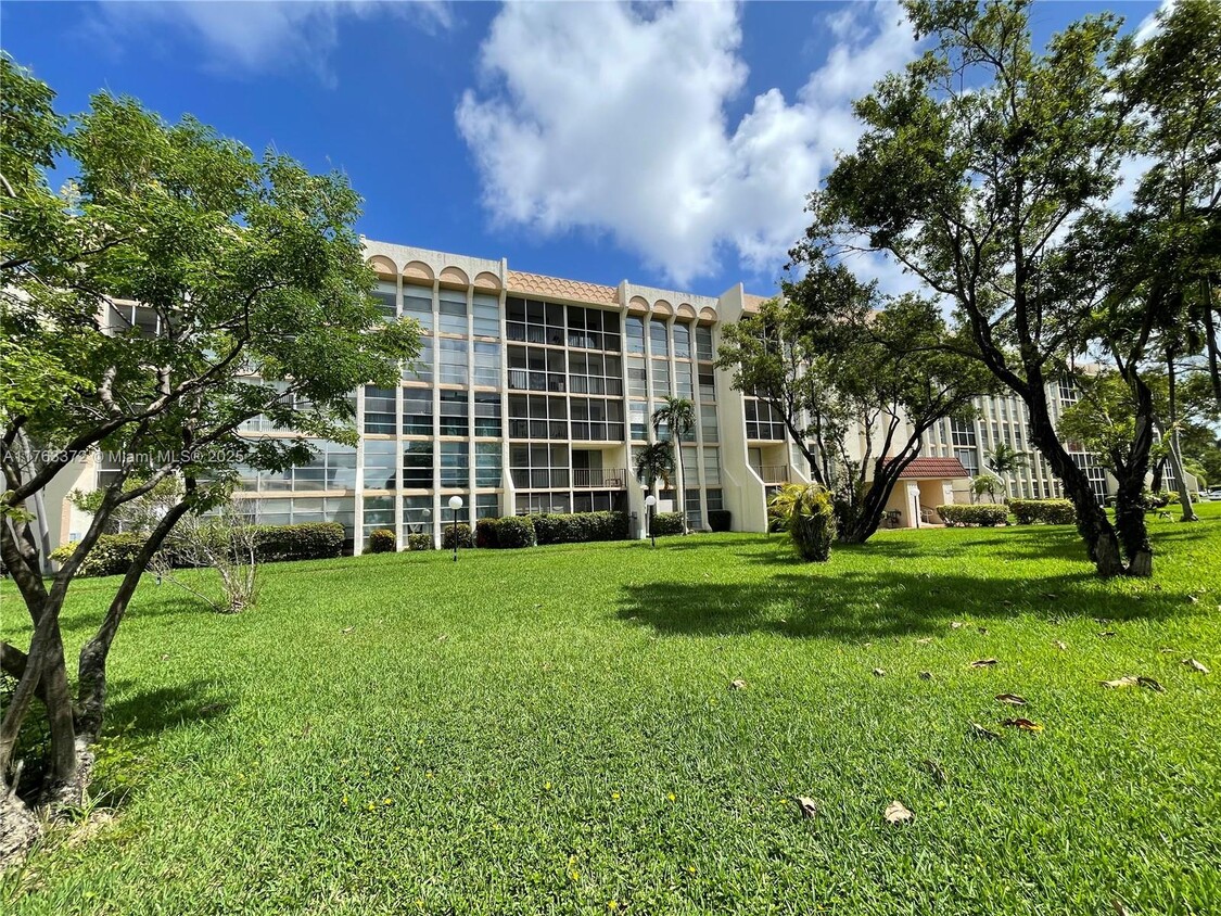 Foto principal - 851 Three Islands Boulevard