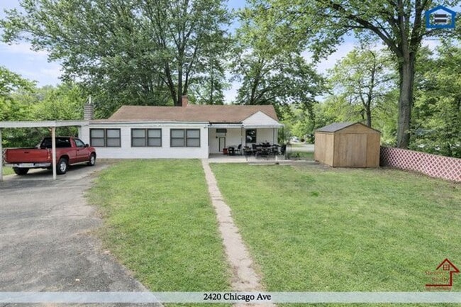 Building Photo - 2420 Chicago Ave