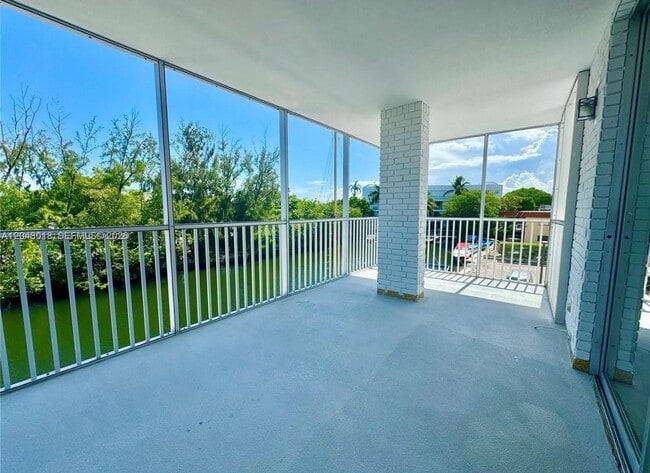 Foto del edificio - 3660 NE 166th St