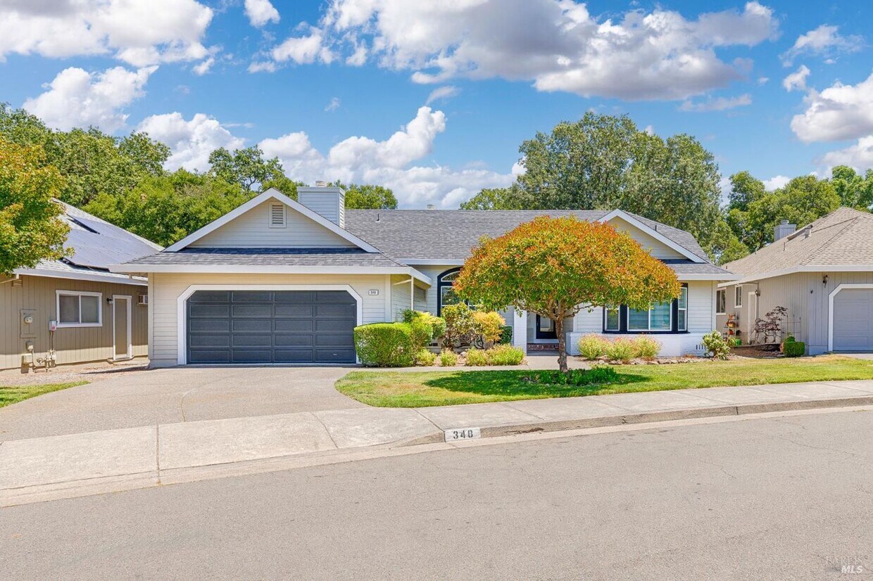 Foto principal - Welcome to your dream home in Oakmont, a v...