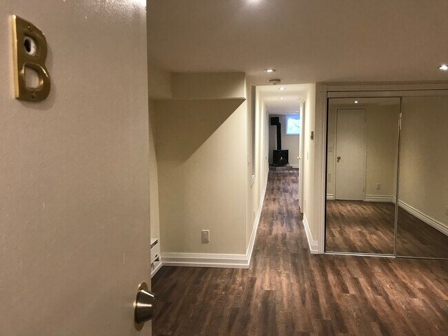 Photo du bâtiment - 233 Sorauren Av