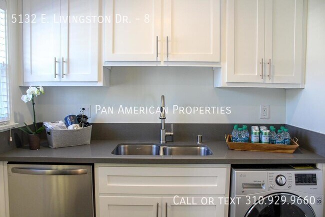 Building Photo - 5132 E Livingston Dr