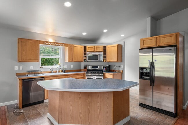 Building Photo - 3220 S Donovan Dr