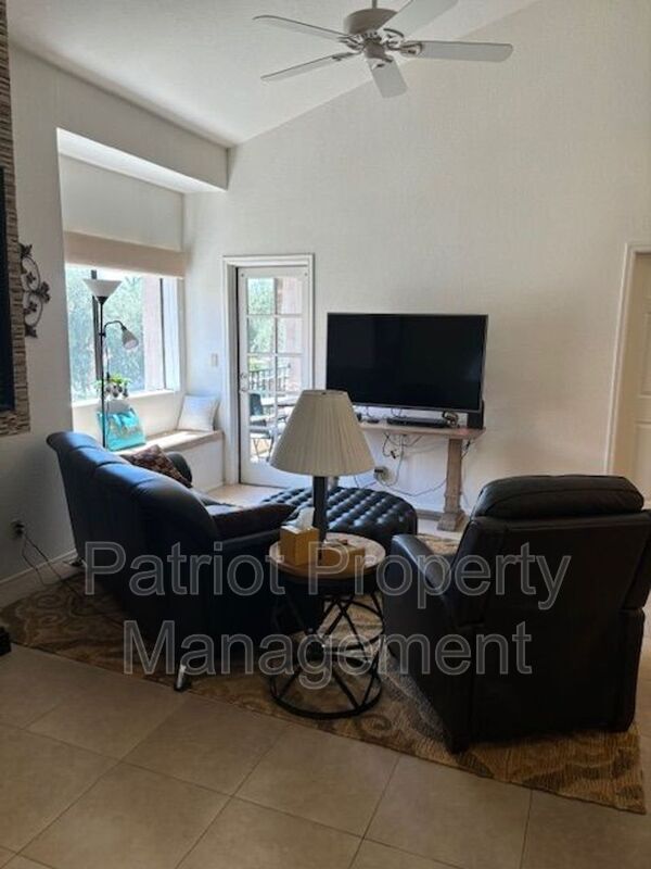 Building Photo - 9708-9708 E Vía Linda