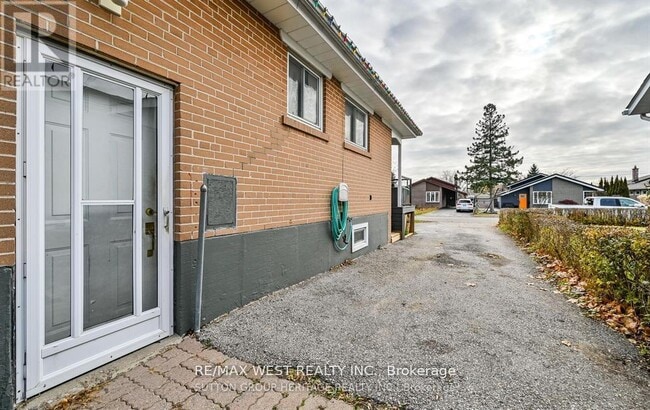 Building Photo - 1402 Colmar Ave