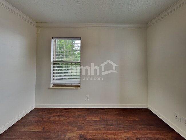 Foto del edificio - 120 Rose Garden Ln