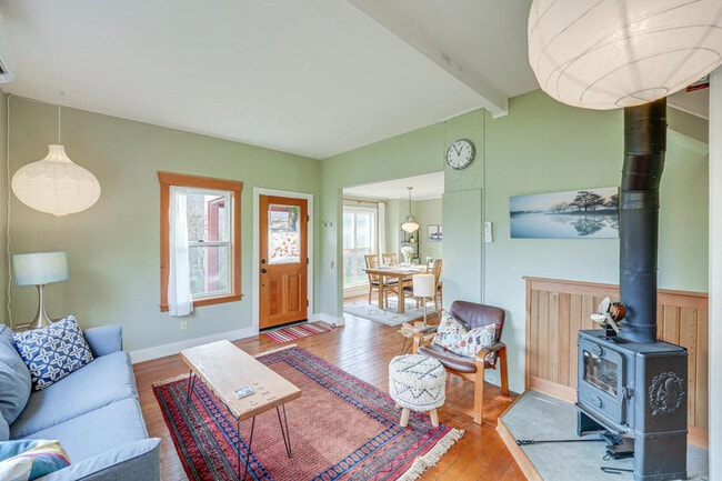 Building Photo - 2323 Elizabeth St