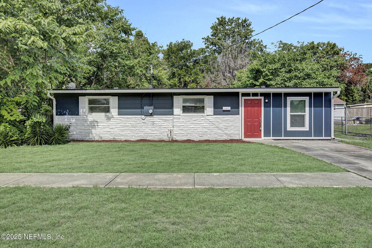 Primary Photo - 1714 Brookview Dr S
