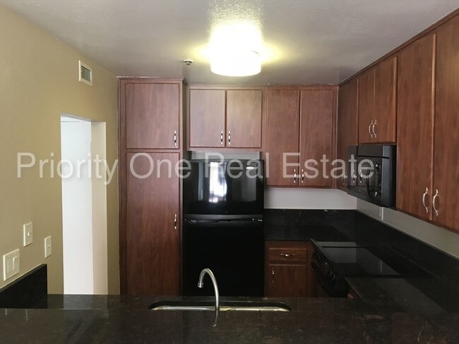 Building Photo - 5995 Dandridge Ln