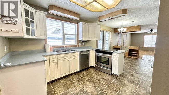 Building Photo - 60037 Township Rd 725