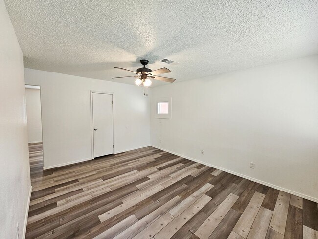 Foto del edificio - Newly Remodeled 3 Bed/1.5 Bath Home in Gre...