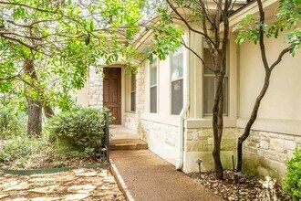 Building Photo - 5800 Courtyard Dr
