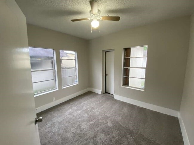 Foto del edificio - 8213 E Erath St