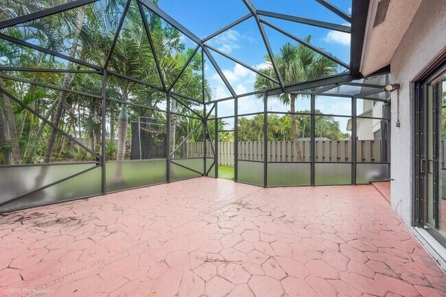 Foto del edificio - 320 Deer Creek Wildwood Ln E