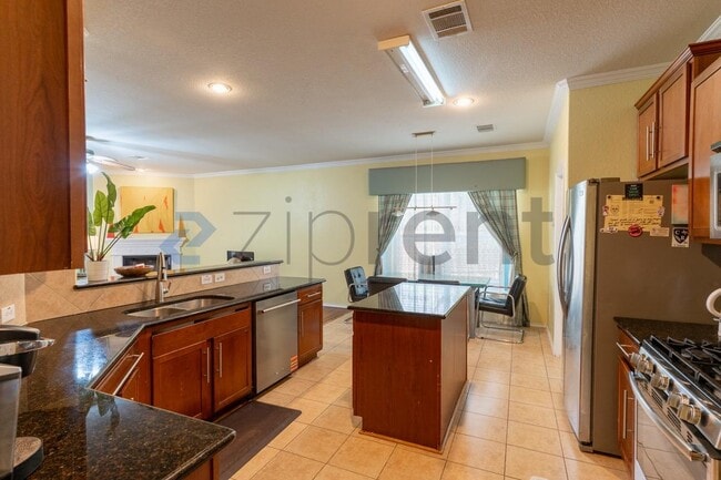 Building Photo - Unit