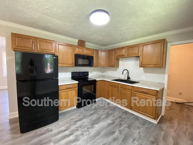 Foto del edificio - 814 Juniper Dr