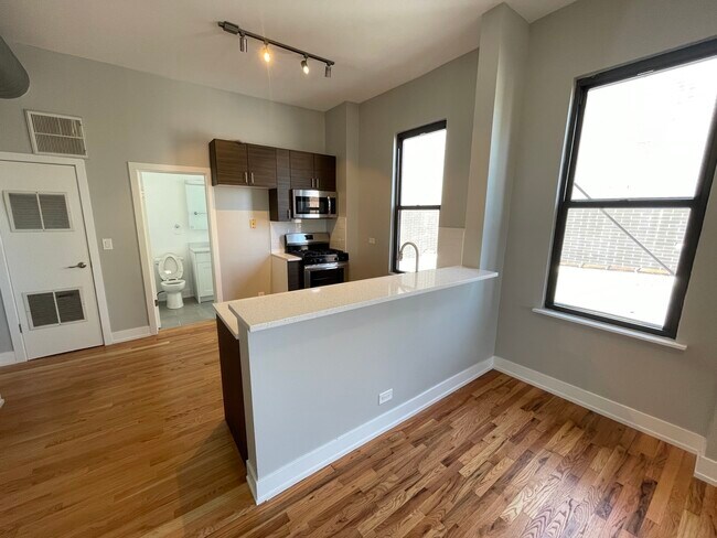Foto del edificio - 2337 W North Ave
