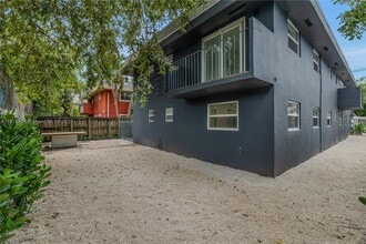 Building Photo - 421 SW 9th St