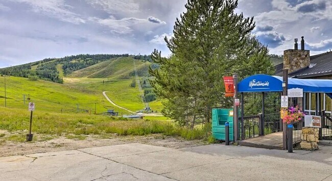 Foto del edificio - 96 Mountainside Dr