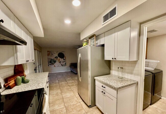 Foto del edificio - 2434 N Shade Tree Cir