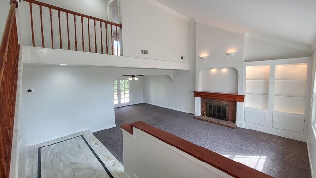Foto del edificio - NOW AVAILABLE!! Gorgeous Two Story 3 Bedroom 3 Bath Perfect for Working From Home and Entertaining!