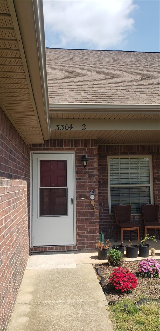 Building Photo - 3304 SW Deerfield Blvd