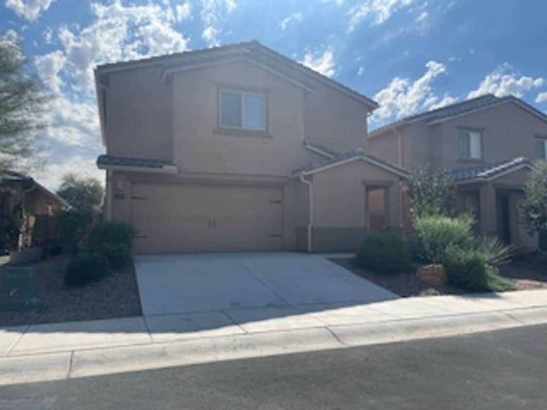 Foto principal - Spacious New four bedroom home