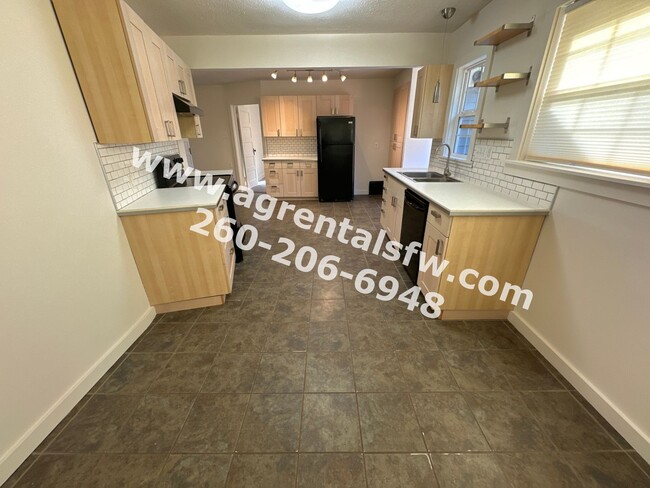 Foto del edificio - 3 Bedroom House - 1/2 off first month's rent